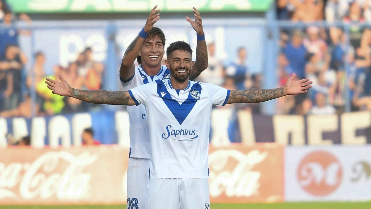 Foto: Alfredo Luna. Un tiro libre ejecutado por Manuel Lanzini se tradujo en el empate 1-1 parcial de Vélez con Talleres