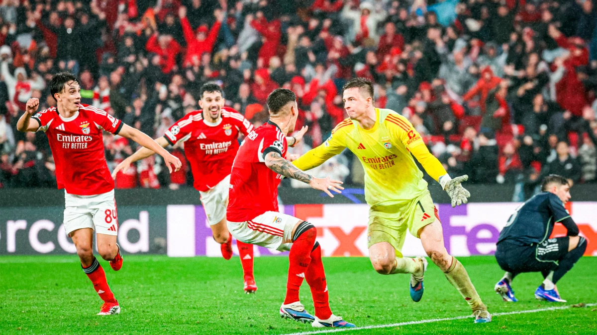 Foto:@SLBenfica. El arquero Trubin ya conectó de cabeza y marcó el 4-2 agónico del Benfica sobre Real Madrid.&nbsp;