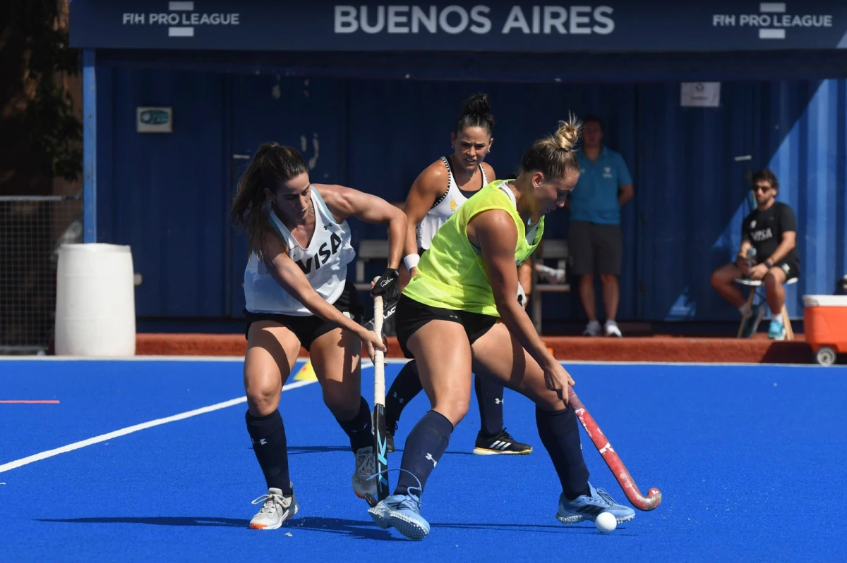 Agustina Alonso en el entrenamiento de las Leonas. Foto: Daniel Dabove