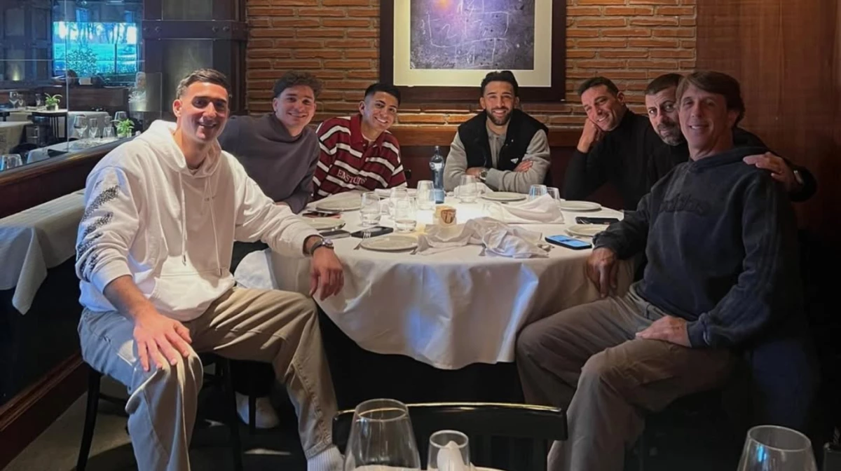 Scaloni mantuvo una charla con los jugadoes argentinos del Atlético de Madrid (Foto: IG@demariarestaurante).