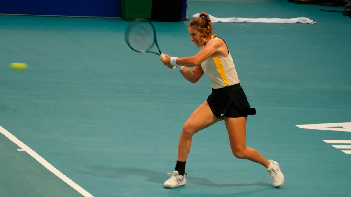 Solana Sierra no pudo en set corridos ante la colombiana Osorio y quedó a las puertas de la final en Manila | Foto: X @dzrhnews