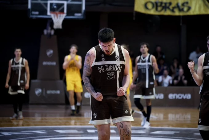 Nicolás Burgos fue la gran figura del Platense vencedor | Foto: Prensa Platense