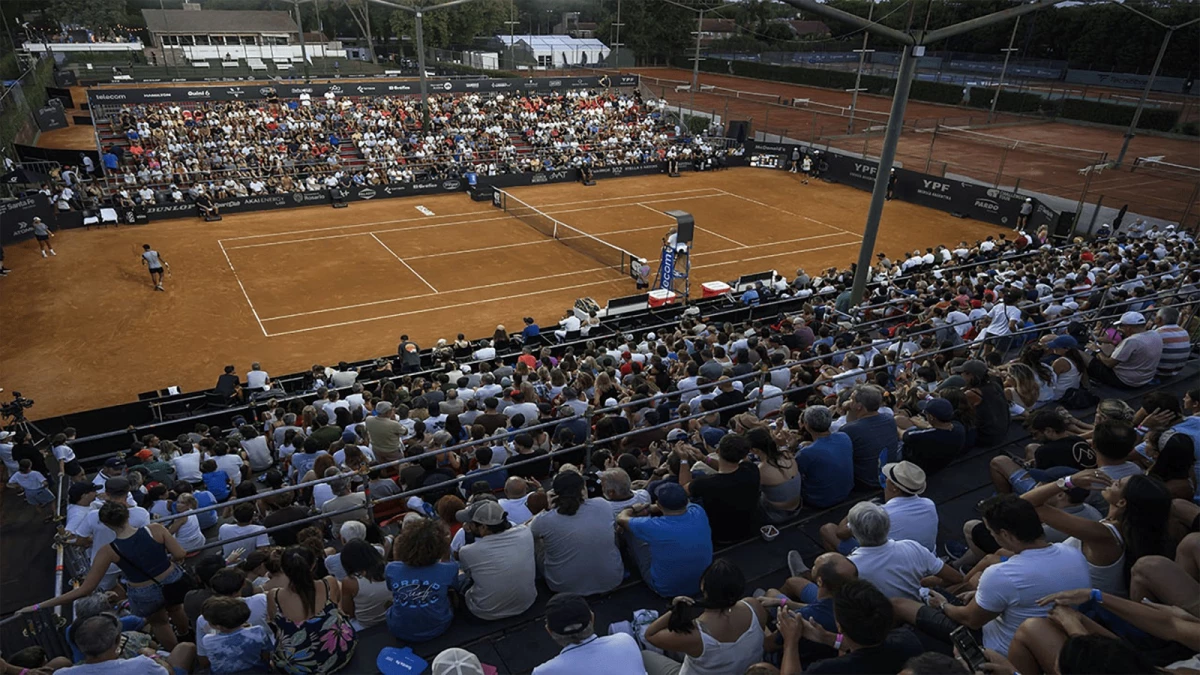 Cancha central del Jockey Club de Rosario, escenario del Challenger de esa ciudad santafesina. Foto: prensa AAT
