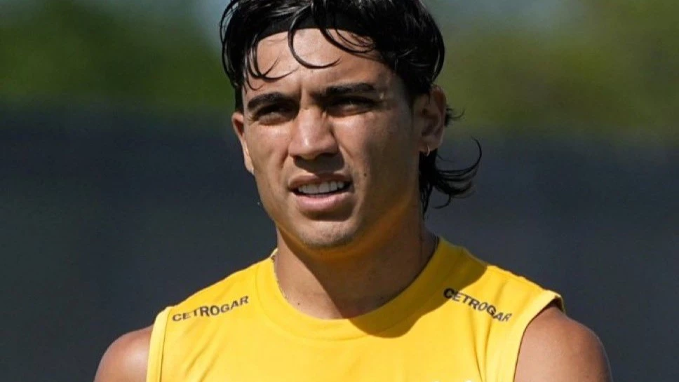 Zeballos no pudo terminar la práctica matutina en Boca Predio y lo someten a estudios. (Foto: @BocaJrsOficial)