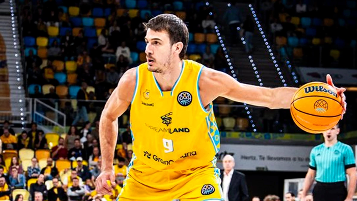 Foto:@GranCanariaCB. El argentino Brussino colaboró con 9 puntos y 3 rebotes en el triunfo del Gran Canaria en el clásico