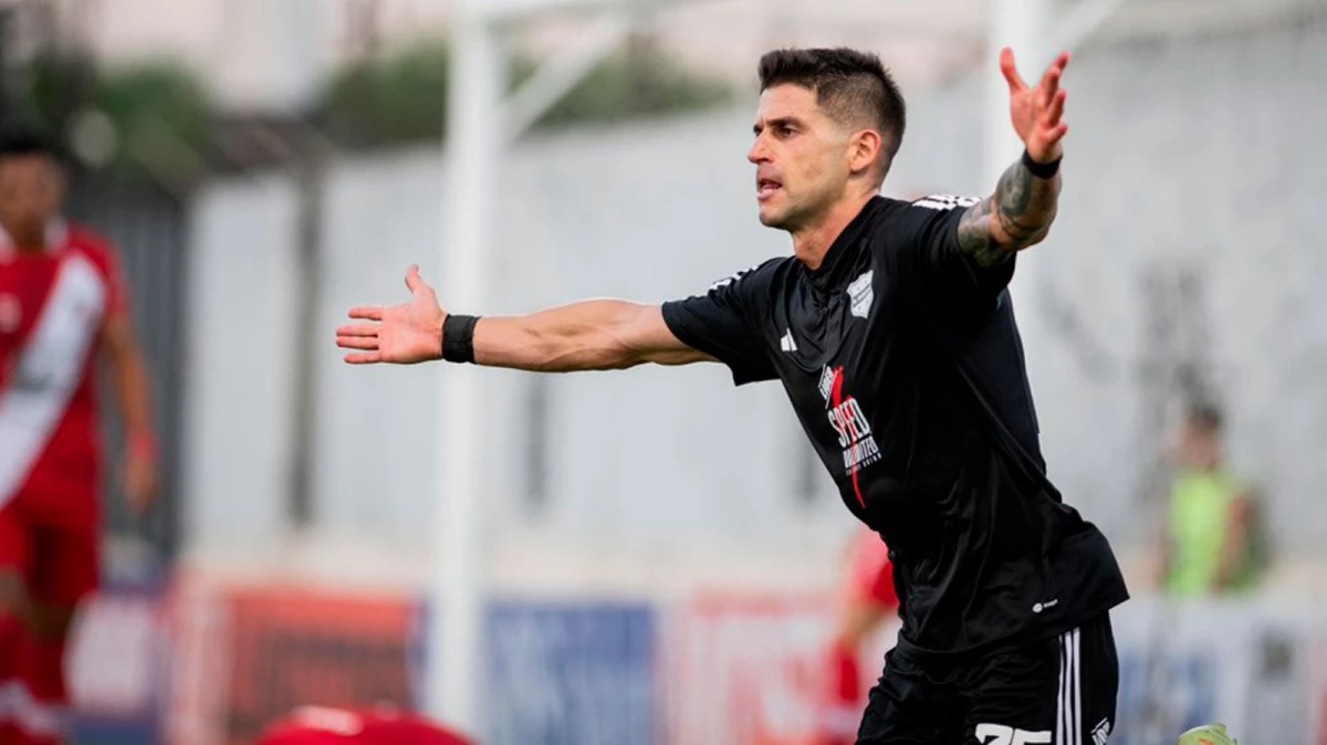 Foto: Ángel Stringa festeja el gol de la victoria de Deportivo Riestra ante Deportivo Maipú por la Copa Argentina&nbsp;