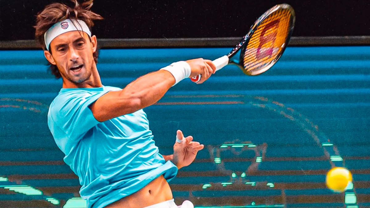 Thiago Tirante abrió la serie ante Corea del Sur en su debut con el equipo nacional de Copa Davis | Foto: &nbsp;X @AATenis