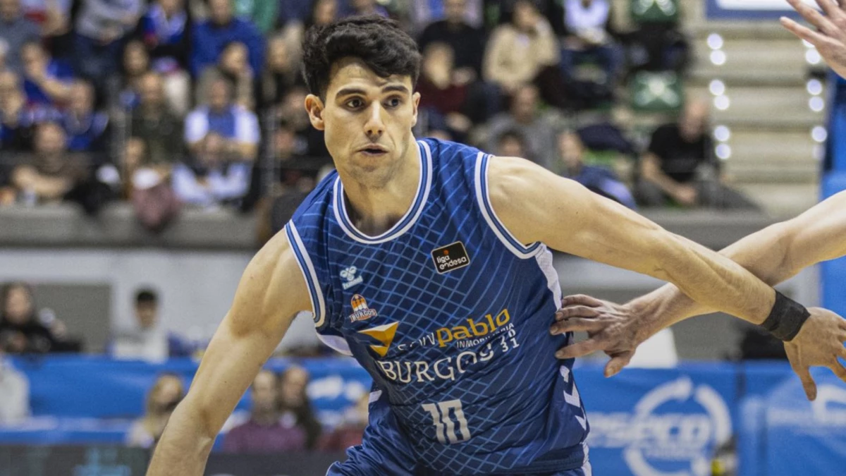 Foto:@ACBCOM. Figurita repetida. El argentino Gonzalo Corbalán sobresalió este sábado nuevamente en San Pablo Burgos, que batió a La Laguna Tenerife