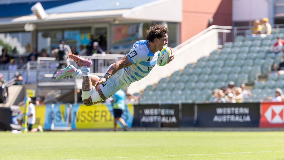 La palomita de Luciano González para la victoria contra España. Foto: Zach Franzen World Rugby