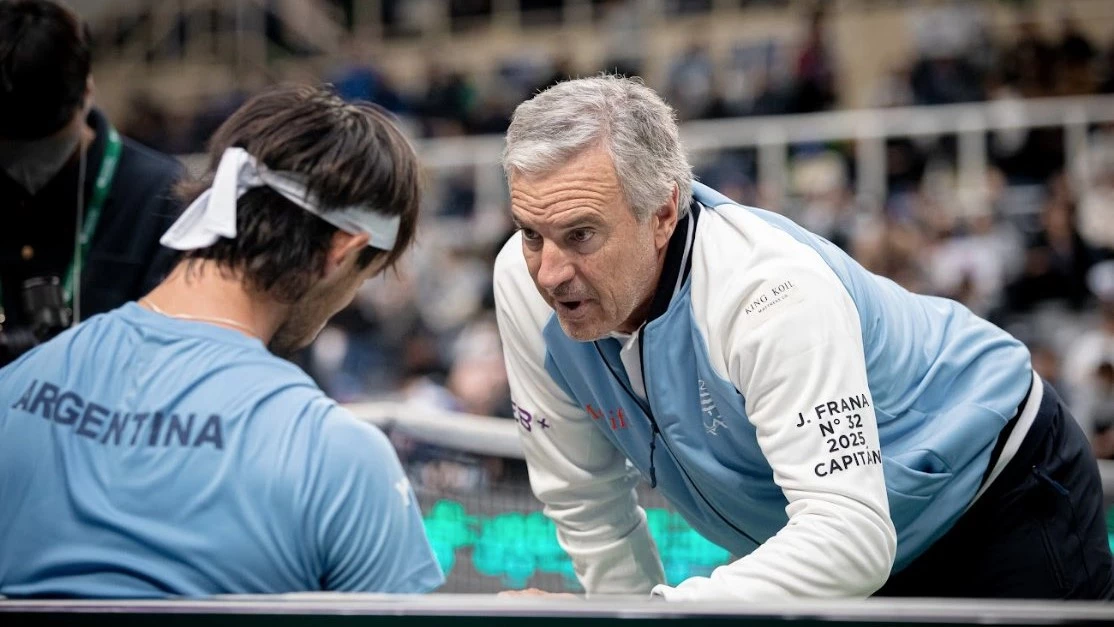 Javier Frana con Tirante durante la serie en Busan. Foto: Prensa AAT.