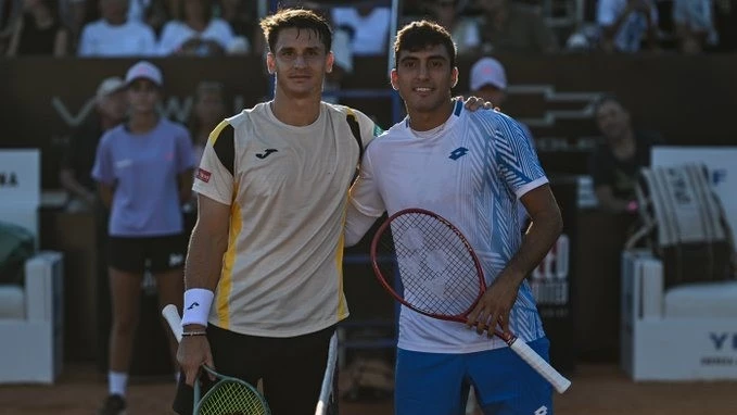 Camilo Ugo Carabelli y Román Burruchaga pozan previo a la final del Challenger de Rosario. Foto: @rosariochall&nbsp;