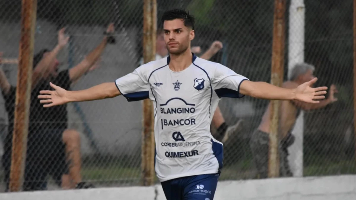 Juan Bonet festeja el tanto de la victoria de General Paz Juniors ante Central Argentino que le dio el pasaje a la final por el ascenso al Federal A. Foto: prensa General Paz Juniors