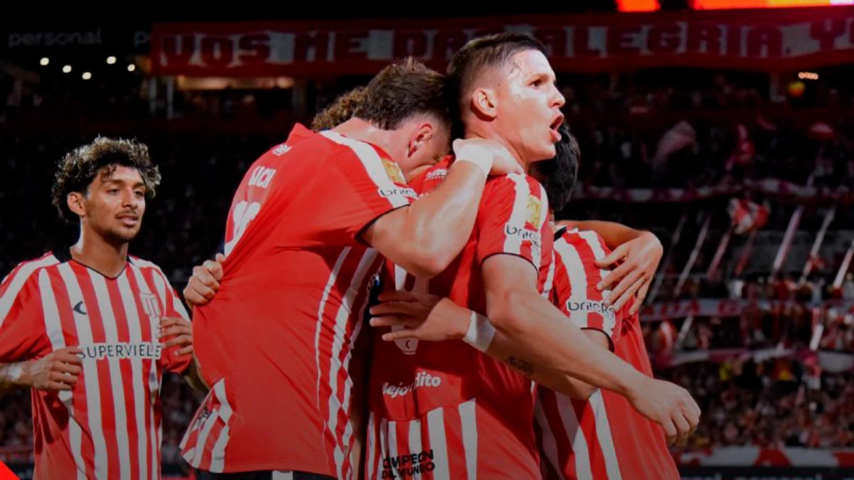 &nbsp;Estudiantes de La Plata ganó por la mínima ante Deportivo Riestra. Foto: @EdelpOficial