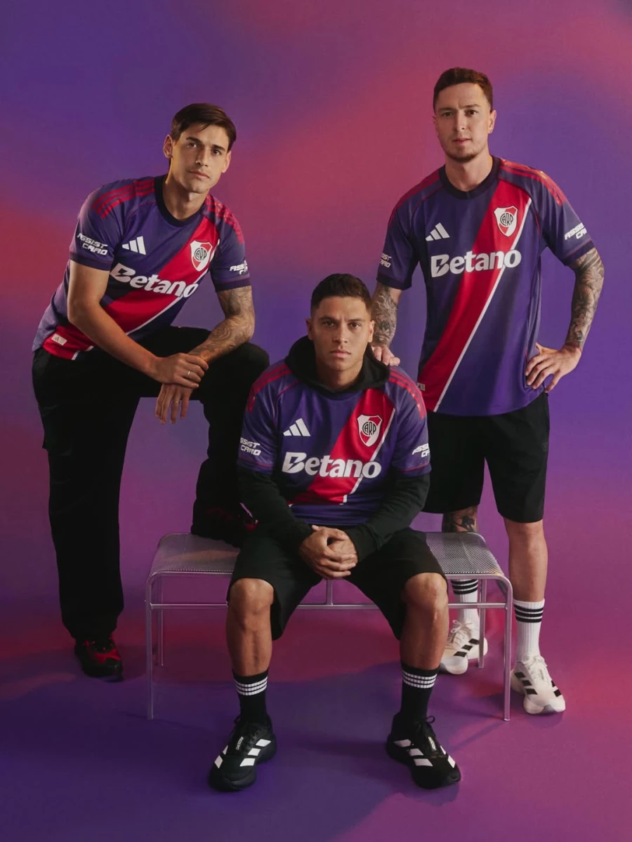 Martínez Quarta, Moreno y Juanfer Quintero. Foto: @adidasar