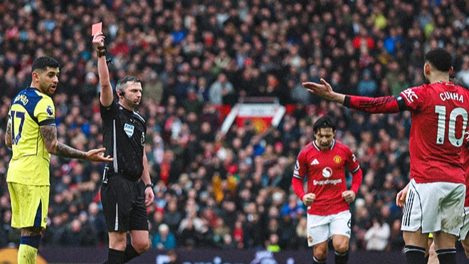 El Cuti fue expulsado ante el United y se perdió la última derrota contra Newclaste. Foto: Premier League.