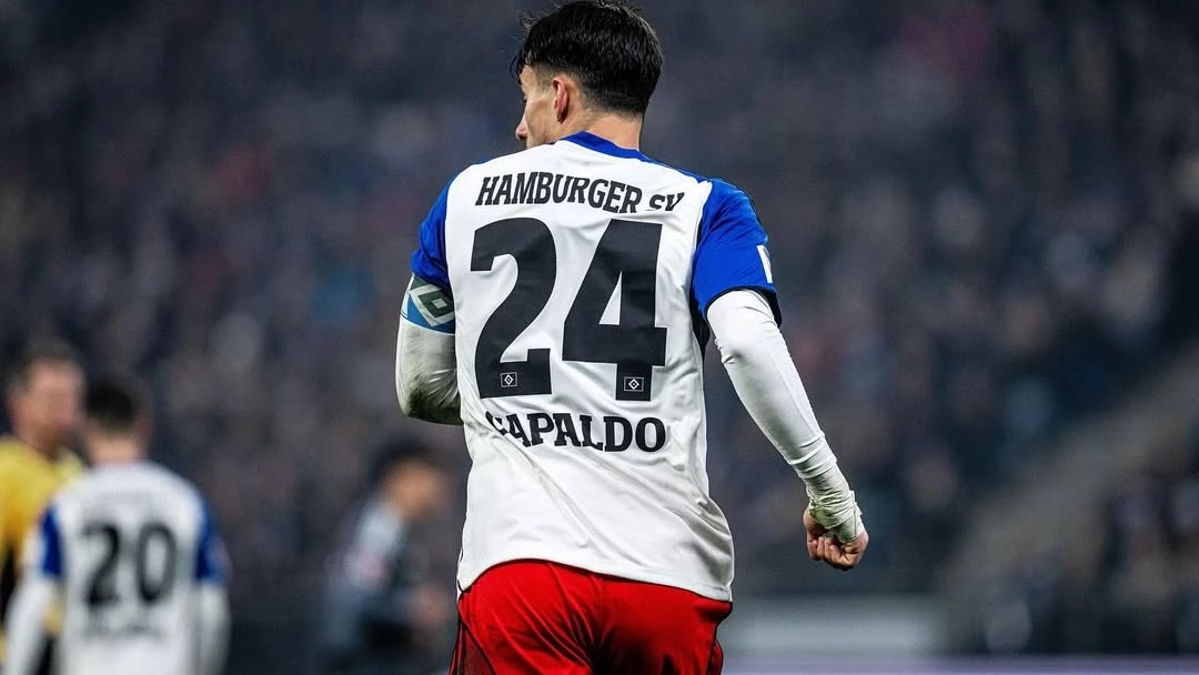 Nico Capaldo, capitán del Hamburgo, en la victoria por Bundesliga. foto: @hsv.