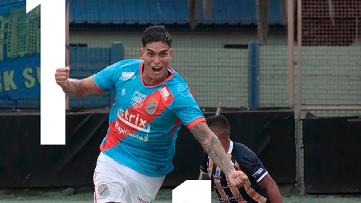 Foto:@ArsenalOficial. El delantero Luca Franco (después remató un penal al palo) festeja el gol de Arsenal en el empate 1-1 con Dock Sud