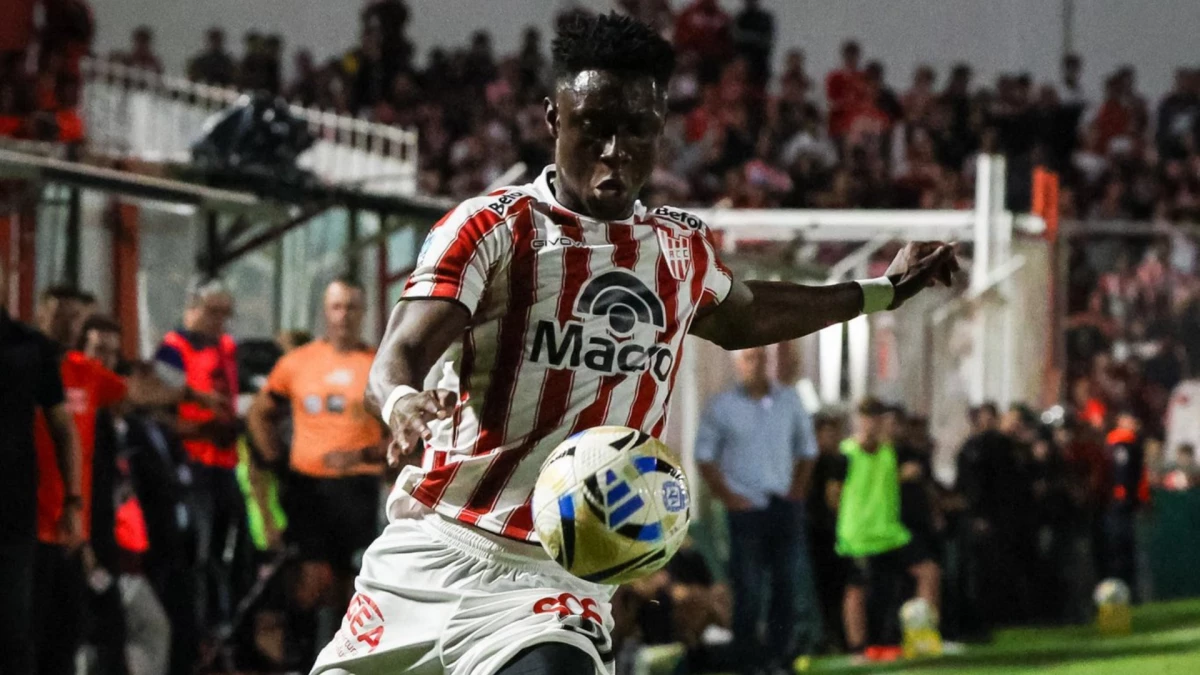 Foto:@InstitutoACC. El colombiano Córdoba exigió, sobre todo, en la primera mitad