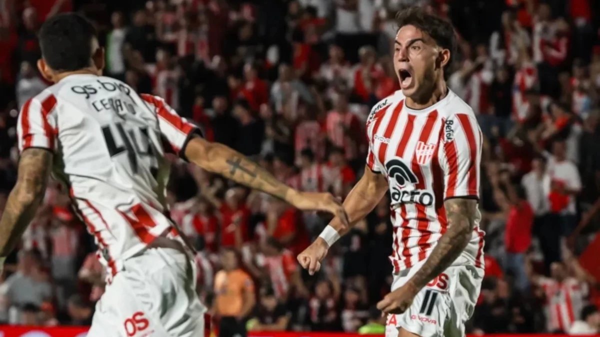 Foto:@InstitutoACC. El uruguayo Fonseca se llena la boca de gol. Instituto sumó su primera victoria en el torneo Apertura