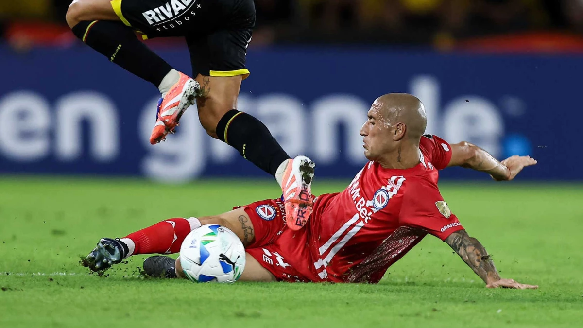 Foto:@AAAJoficial. El volante Fattori fue una de las piezas clave del Argentinos ganador en Guayaquil