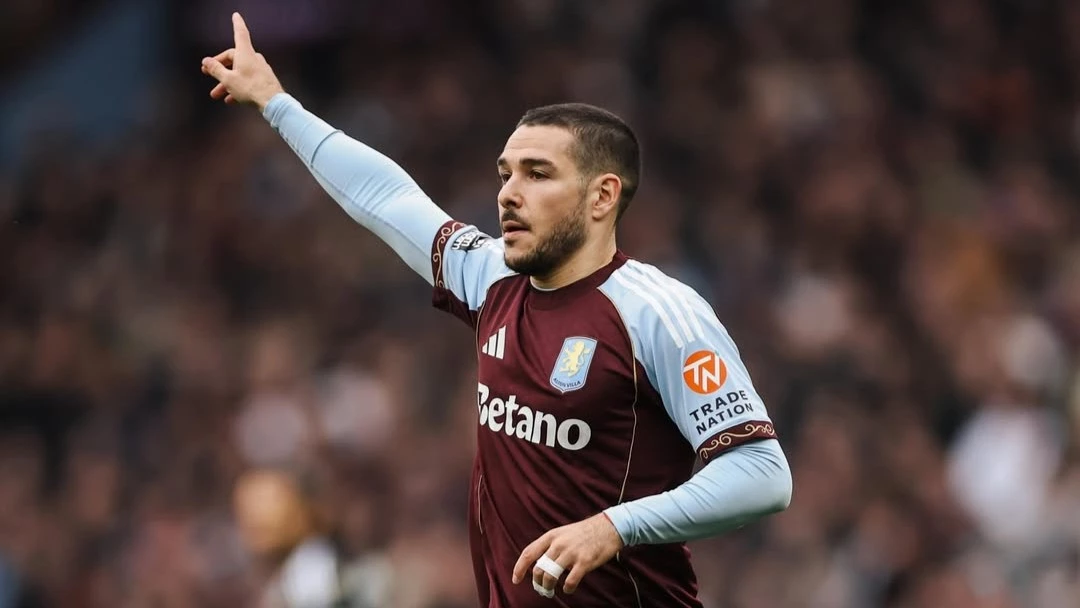 Foto:@AVFCOfficial. El marplatense Buendía arrancó como titular y fue sustituido