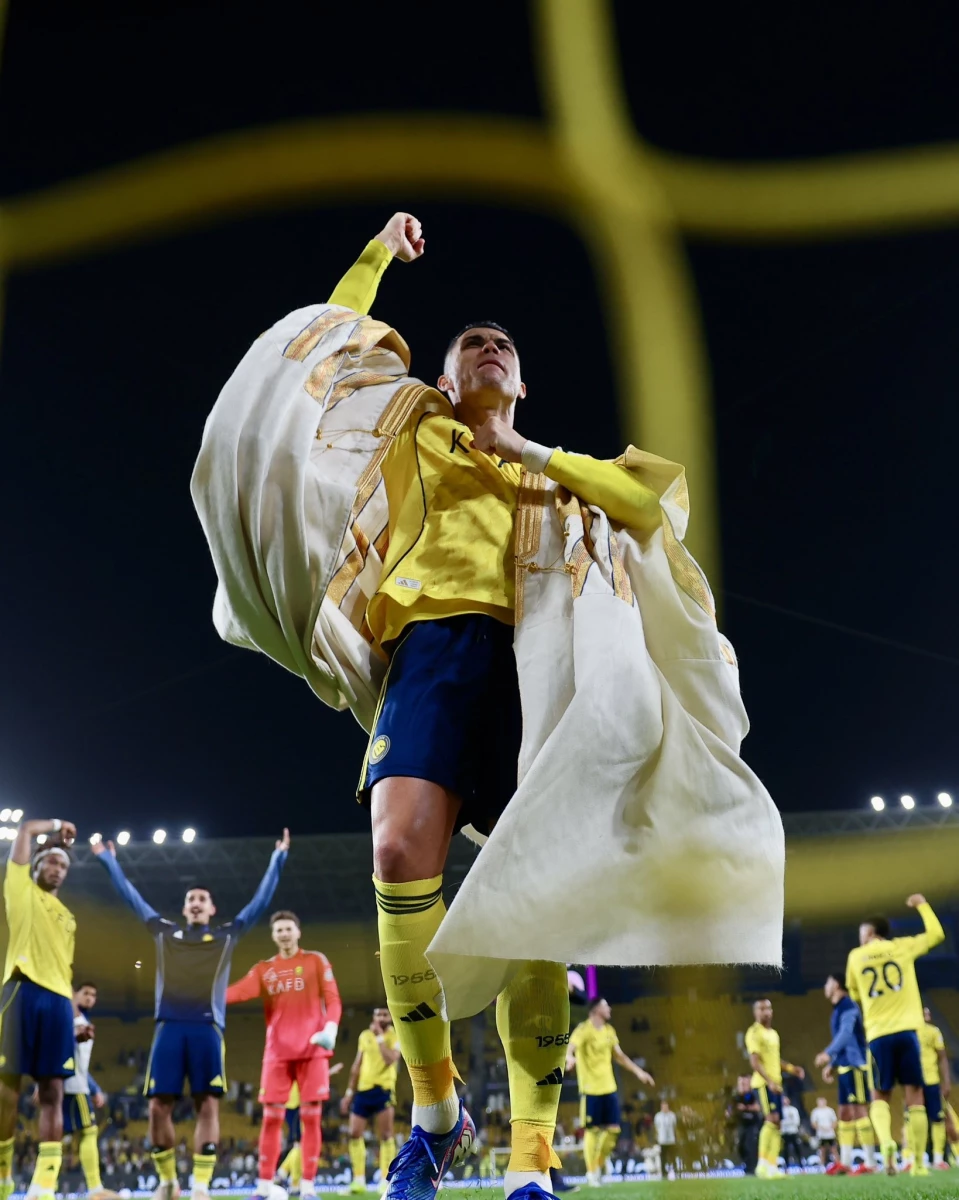 Foto:@Cristiano. Una vez terminado el partido, el portugués celebró haber llegado a las 964 conquistas