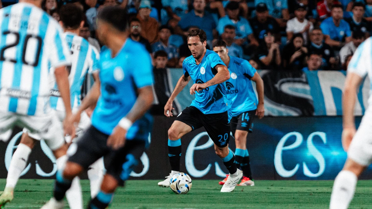 El “Mudo” Vázquez gana cada partido más confianza y es clave en el mediocampo del Pirata | FotoX@Belgrano