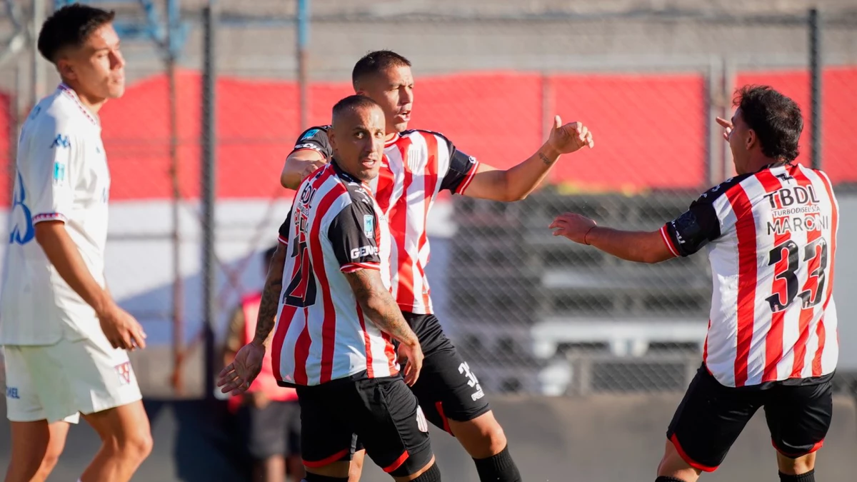 Barracas festeja el segundo gol que le dio la victoria ante Tigre. Foto: @barracascentral