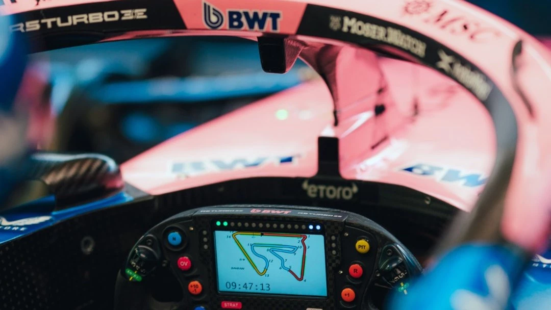 El nuevo modelo A526 de Alpine mostró avances positivos en los últimos ensayos de Bahréin previos al inicio de la temporada. (Foto: @AlpineF1Team)