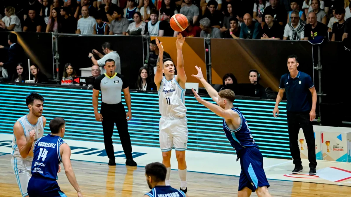 Argentina perdió un partido clave ante Uruguay Foto: FIBA