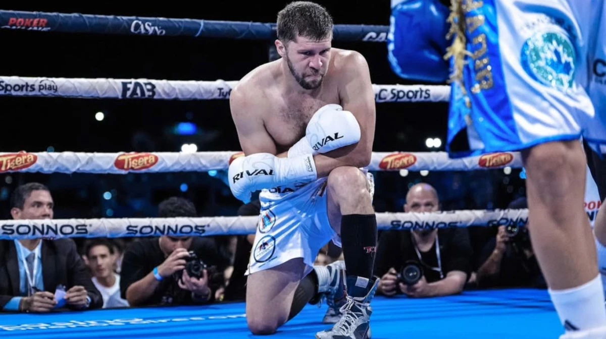 Díaz, en la lona (Foto: IG@peraltajara).