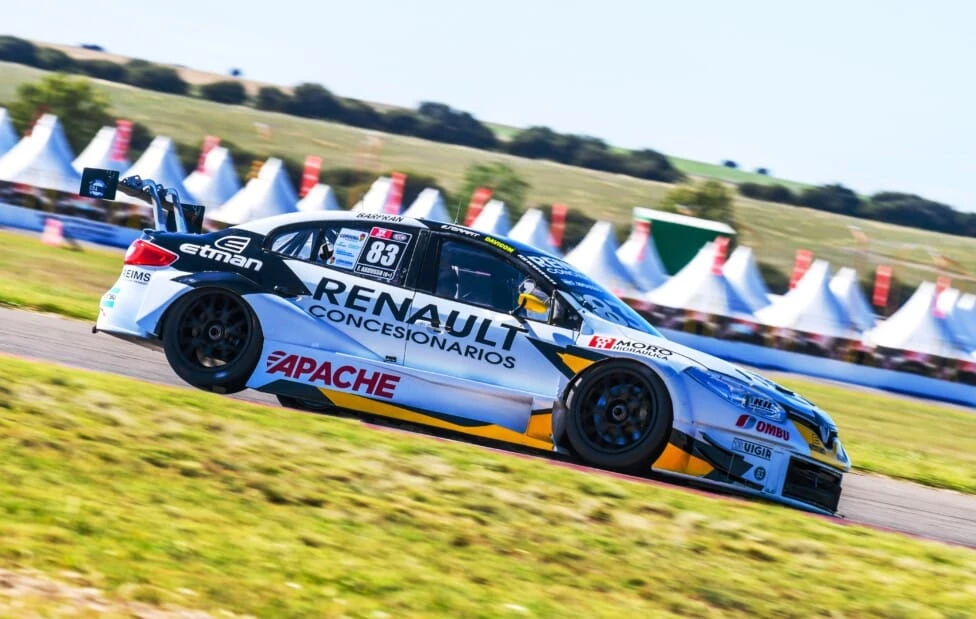 Facundo Ardusso, con Renault Fluence, se quedó con la primera prueba del Turismo Carretera 2000, en Toay