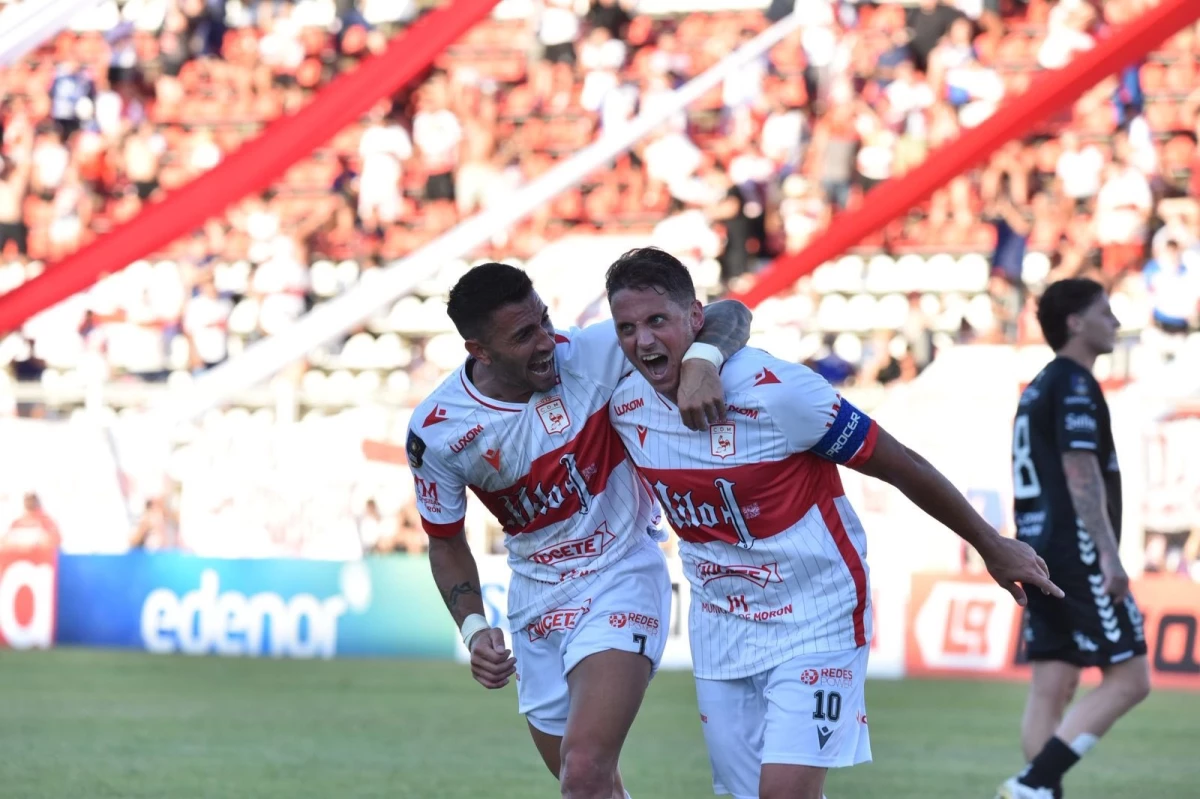 Foto:@depmoronoficial. El enganche Olivares se llena la boca de gol al marcar en el triunfo sobre Central Norte de Salta