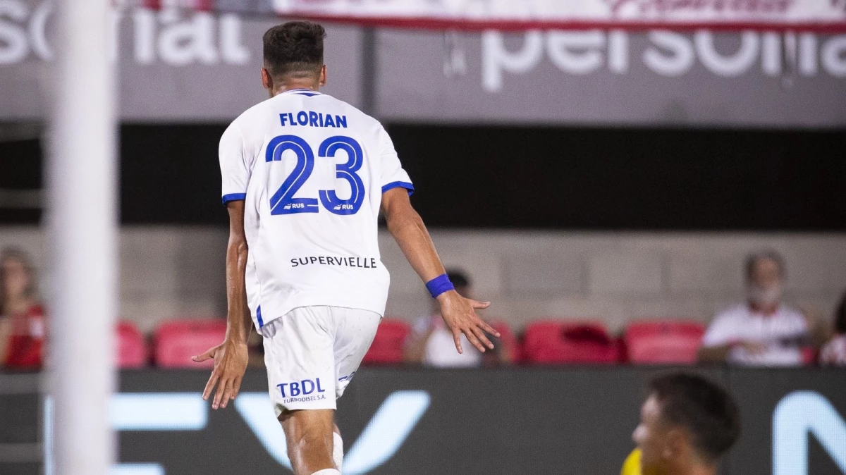 Foto:@Velez. El grito de Monzón, tras marcar la diferencia en favor del Fortín, en La Plata