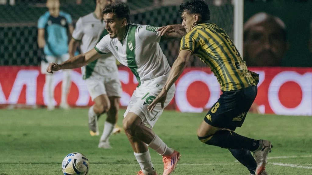 Foto: Mauro Méndez volvió a exhibir su peligrosidad en el ataque de Banfield.