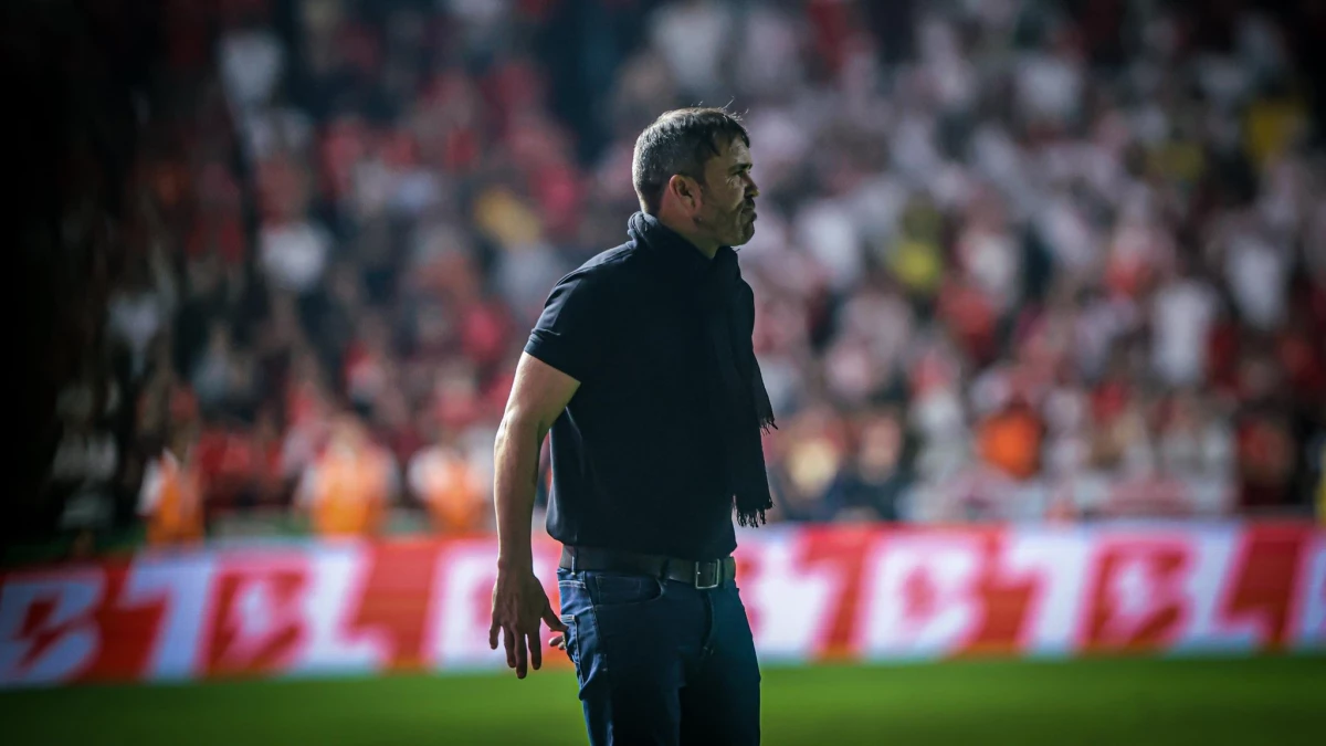 La bufanda, una cábala que acompañó a Coudet hasta en Brasil. Foto: @SCInternacional