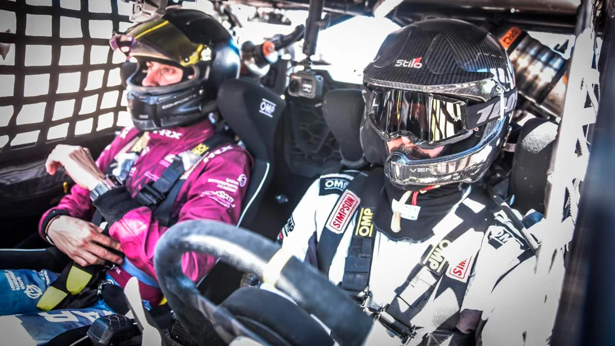 Nazareno López y Augusto Sanz ganaron su tercera Etapa seguida y llegaron a la meta con ua goma rota | Foto: Paco Agencia