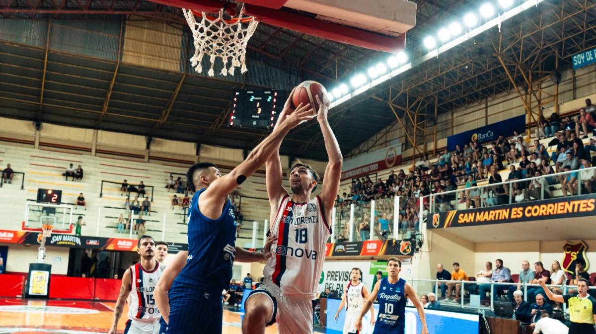 San Lorenzo se hizo fuerte en Corrientes (Foto: X@CASLABasquet).