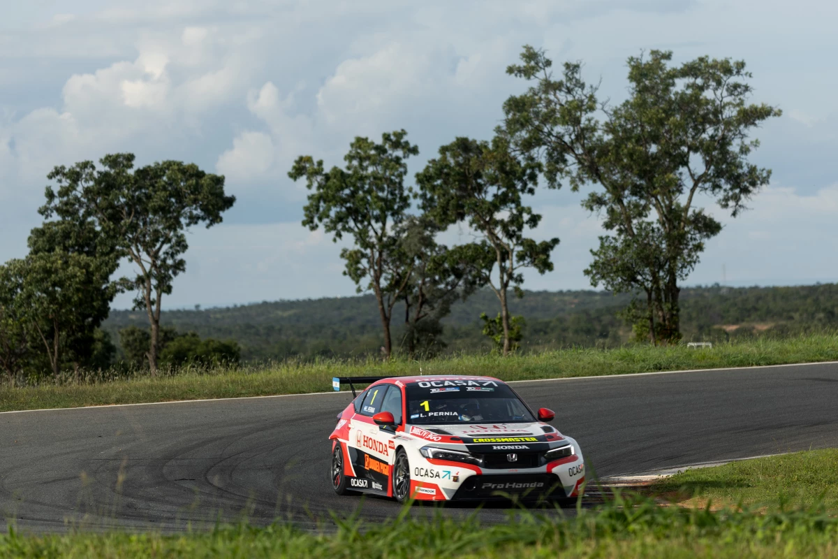 Foto:@tcrsouthamerica. El argentino Leonel Pernía, con Honda, marcó el camino en la clasificación del TCR South América en Curvelo