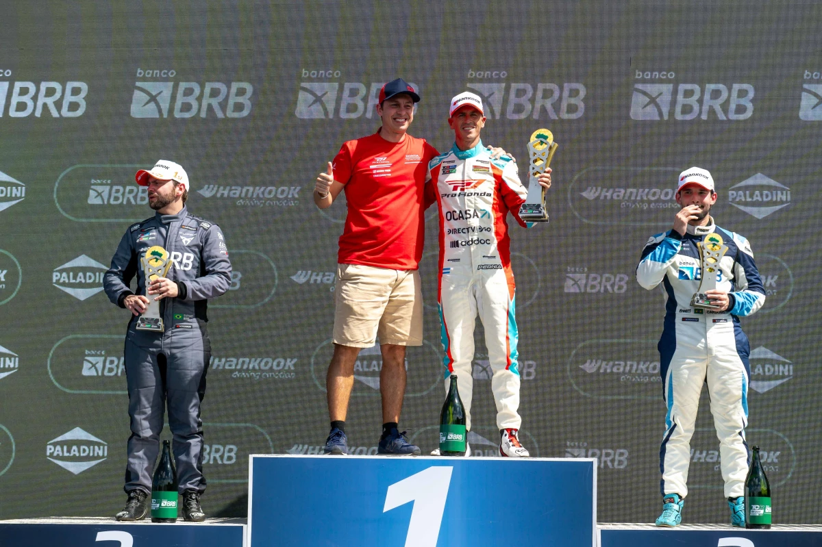 Foto: Prensa TCR South América. El tandilense Leonel Pernía ganò la primera carrera en Curvelo