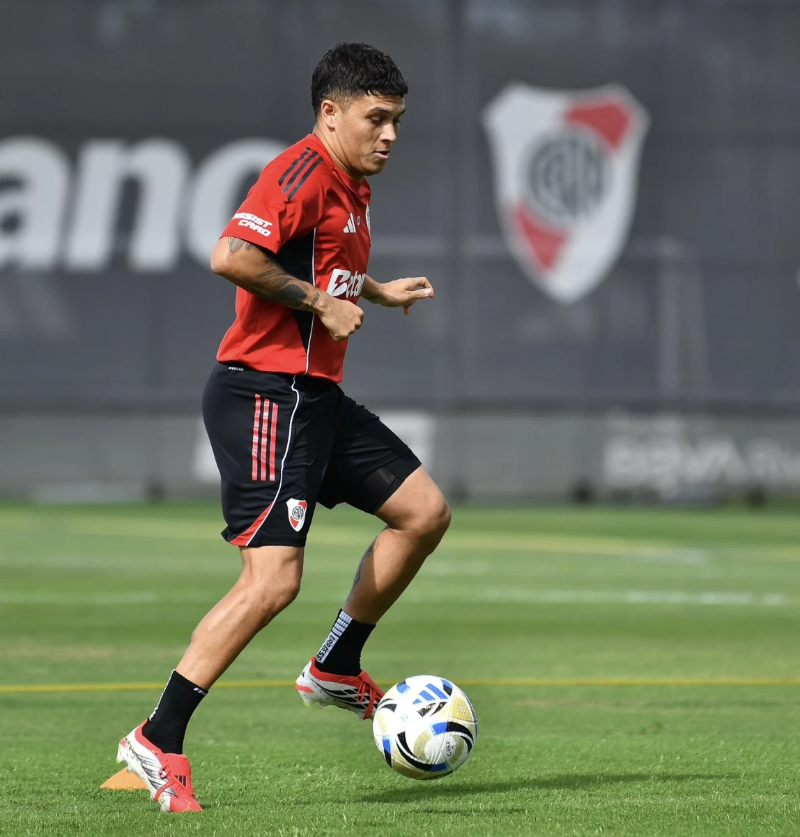 Foto: River. &nbsp;Juanfer Quintero el capitán del equipo y el 10 venía de un desgarro y trabajó de nuevo a la par del resto.