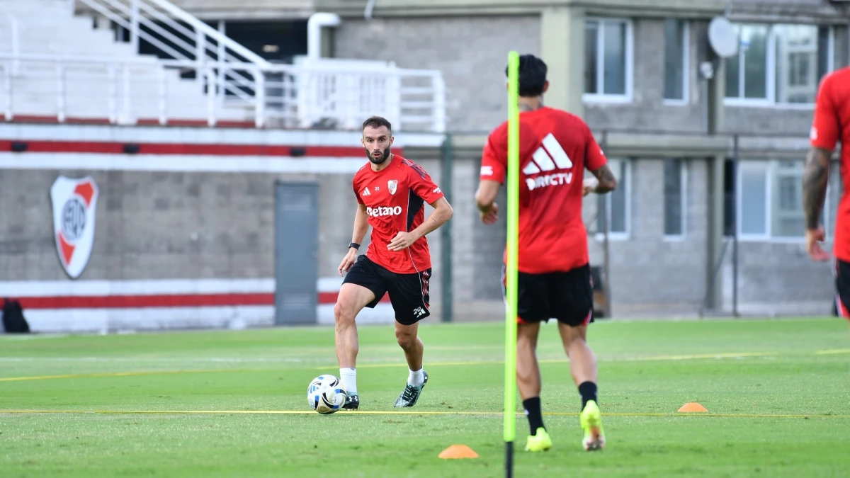 Foto: River. Germán Pezzella se rompió los ligamentos de las rodilla izquierda en agosto del 2025 y volvería en abril. &nbsp;