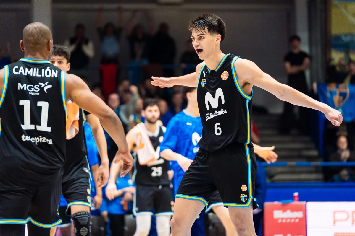 Foto:@MovistarEstu. El bonaerense Giovannetti festeja junto al uruguayo Granger