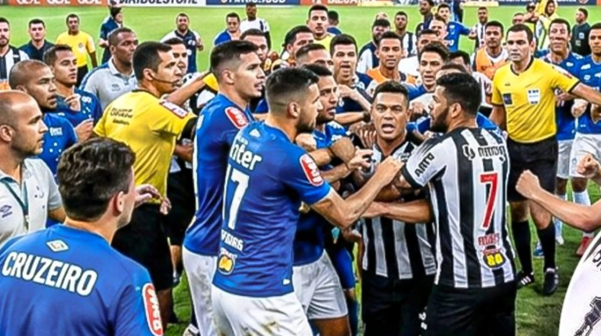 El clásico minero terminó con récord de expulsados en Brasil (Foto: O Globo).