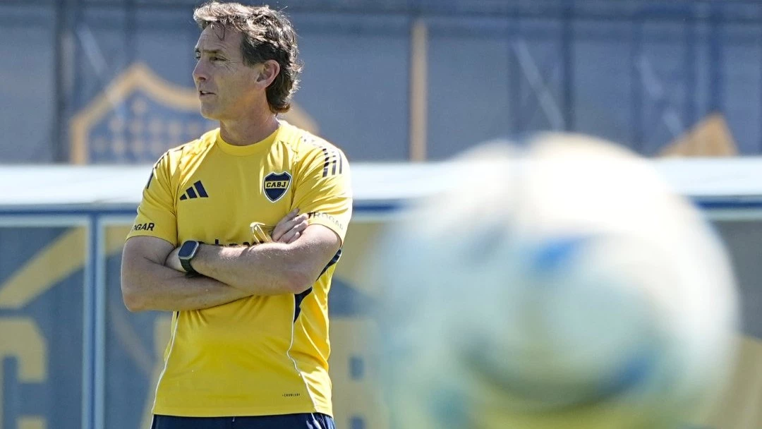 Claudio Úbeda repetirá la formación titular que goleó a Lanús en la Fortaleza. (Foto: @BocaJrsOficial)