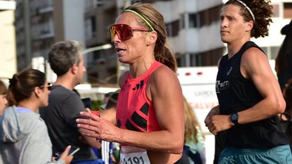 La atleta viajó de Pinamar a las Islas Malvinas para correr los 42K. Foto: cande.cerrone