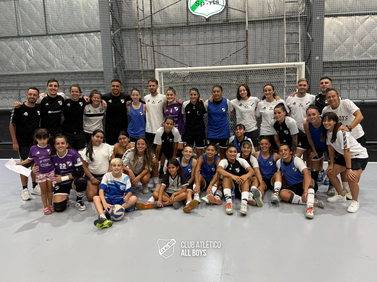 Foto:@caallboys. El equipo de Floresta mantuvo al cuerpo técnico y a la mayoría de las componentes del plantel que logró el subcampeonato en la Copa Libertadores