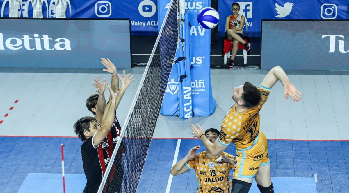 Foto: En una batalla de seis horas en un mismo día, Monteros se metió en las semifinales de la LVA.