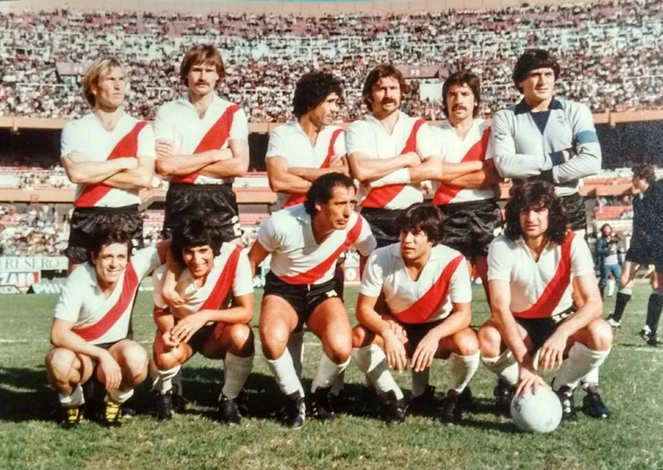 Foto: Archivo. El equipo de River Plate del Metropolitano 1981, con Kempes como uno de los emblemas