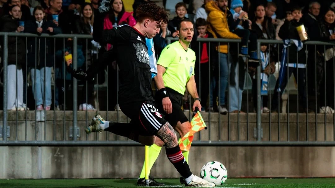 Colo Barco a cargo de las pelotas paradas en Estrasburgo. foto: @uefa.